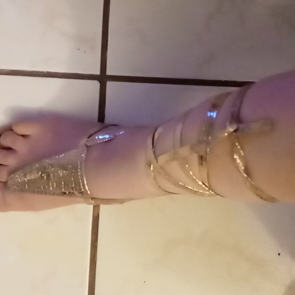 Victoria Secret- Colin Stuart Golden Gladiator Sandals 7 - Picture 3 of 8